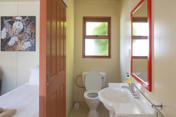 Motel Top 14 bathroom